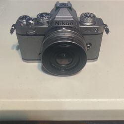  Nikon - Z fc 4K Video Mirrorless Camera w/ NIKKOR Z DX 16-50mm f/3.5-6.3 VR - Black/Silver