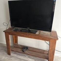 Hisense Tv & Tv Stand 