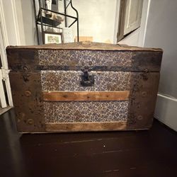 Antique-Style Dome Top Storage Trunk / Chest – Original Interior