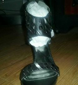 ✔BLACK GUESS HEELS✔