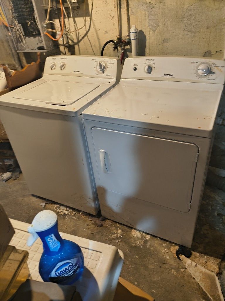Works Good Moving Sale