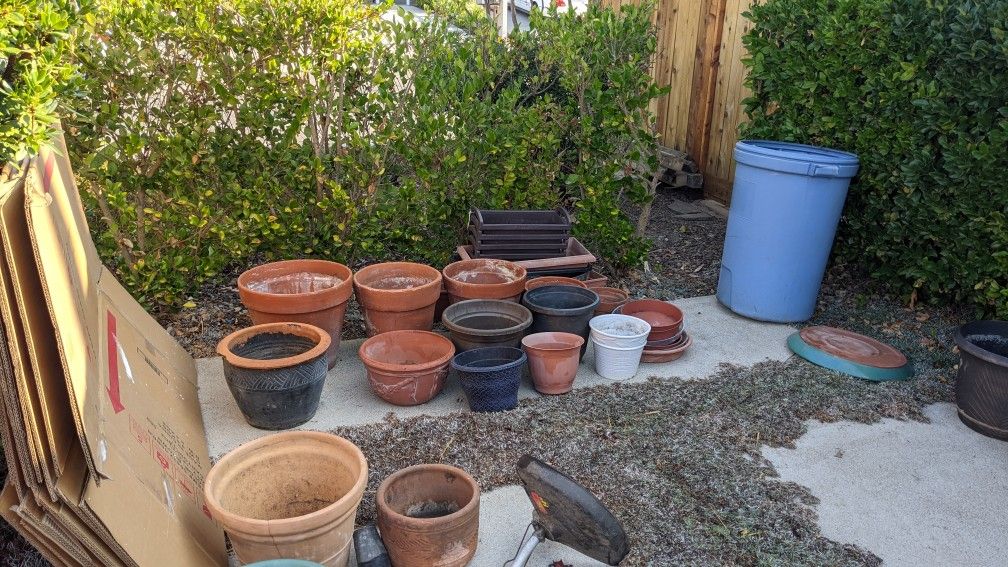 Ceramic pots & planters