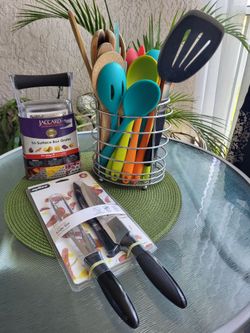 Zyliss Carving Knife Set – New in Package plus kitchen  utensils and holder plus cheese grater