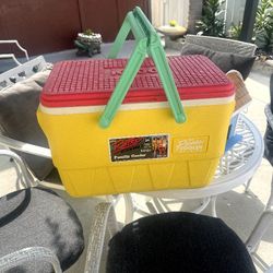 Igloo Picnic Basket Throwback Cooler-25 Quart