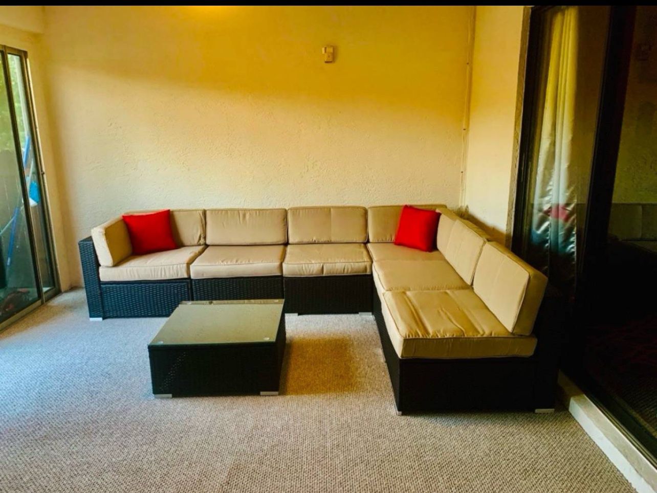 Outdoor/indoor Couch 