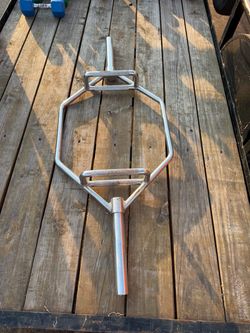 Bolt fitness trap bar