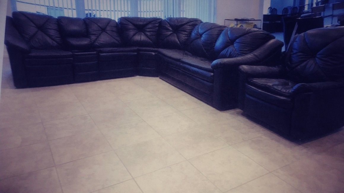 Luxury Sofa Couch Sectional plus Recliner