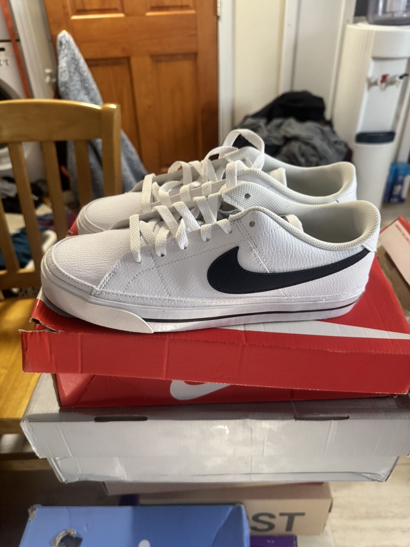 Nike Court Legacy New Size 9