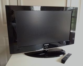 SAMSUNG FLAT SCREEN TV