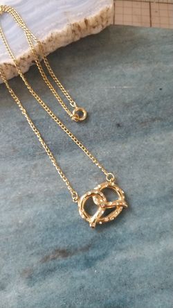 Gold pretzel necklace