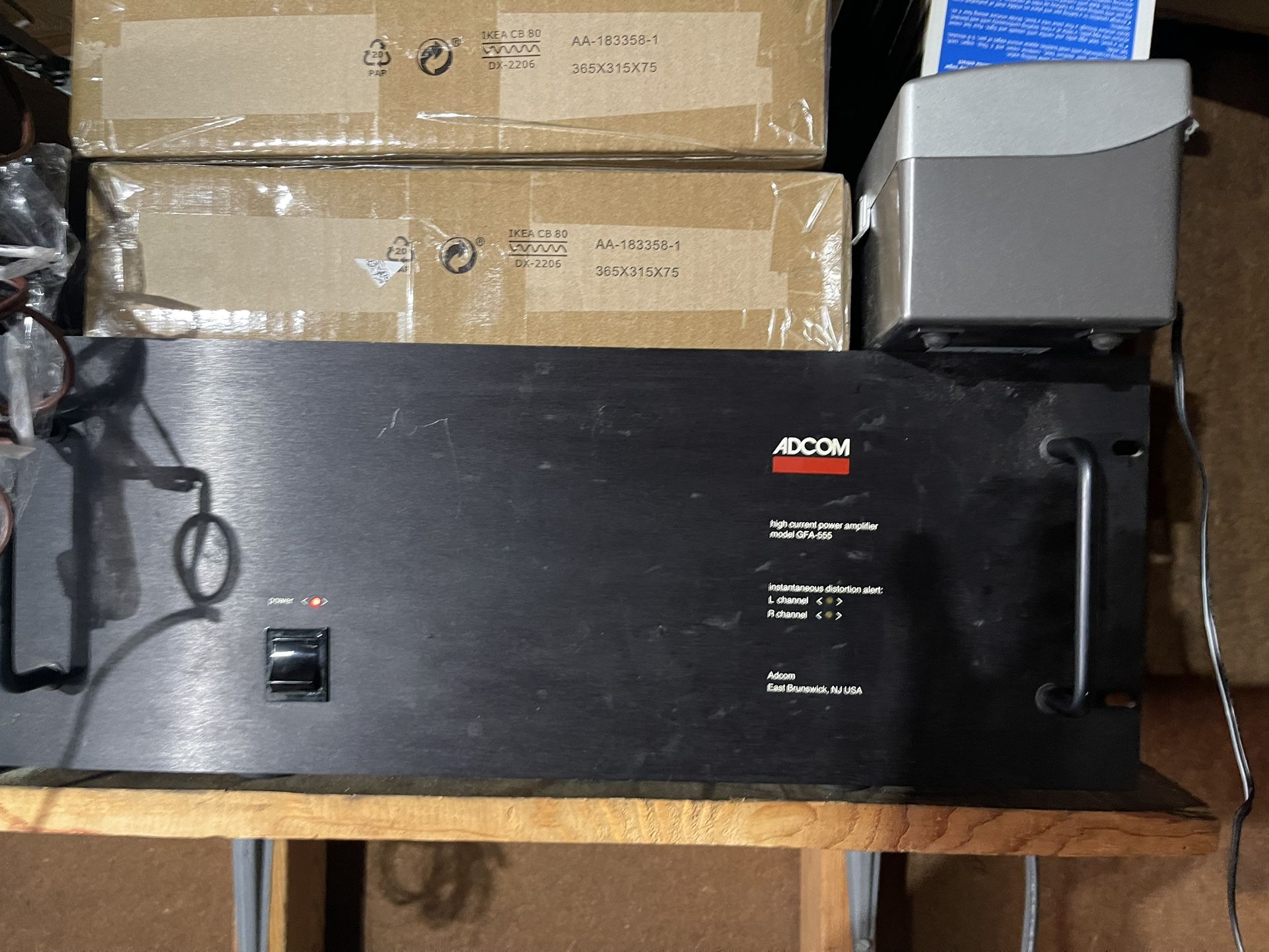 ADCOM GFA-555 2 Channel Power Amplifier 200 Watts USA This ADCOM GFA-555