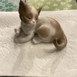 1981 Lladro cat porcelain figurine