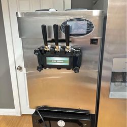 Sorveteira - Ice Cream Or Açaí Maker Machine 