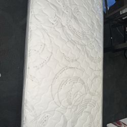 Twin bed mattress with metal frame