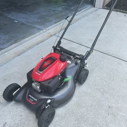Honda Lawnmower w/ Bag