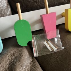 Wood Wall-Mounted Coat Rack/ Hook/ Hangers For Kids 