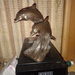 Heredities Dolphin Sculpture "Free Spirits"