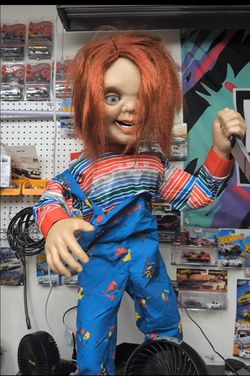Chucky and his girlfriend Tiffany home Depot animatronic 3.5 ft tall talking and moving animatronics I have video of them moving and talking just shoo