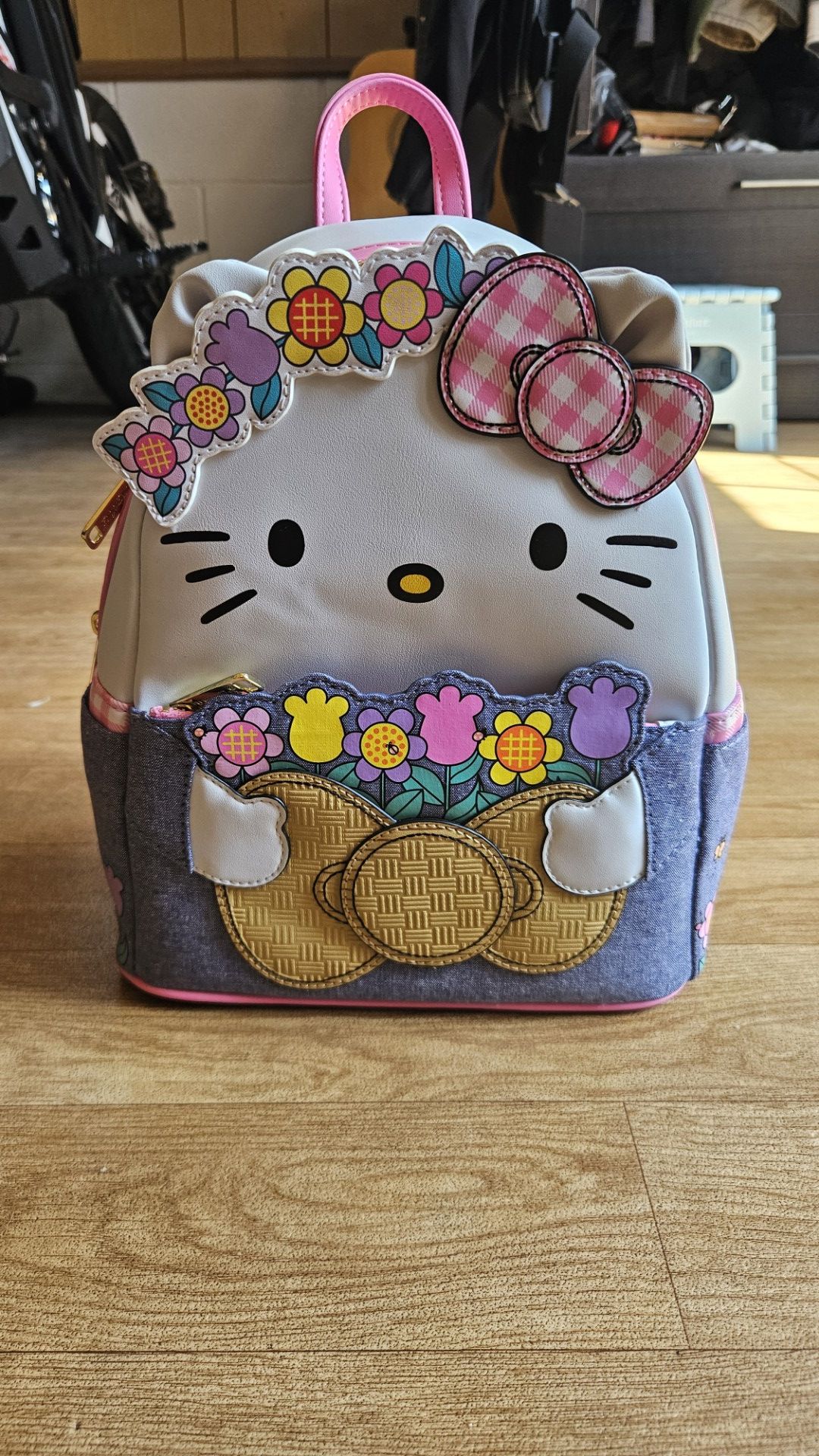 Hello Kitty lounge fly bag
