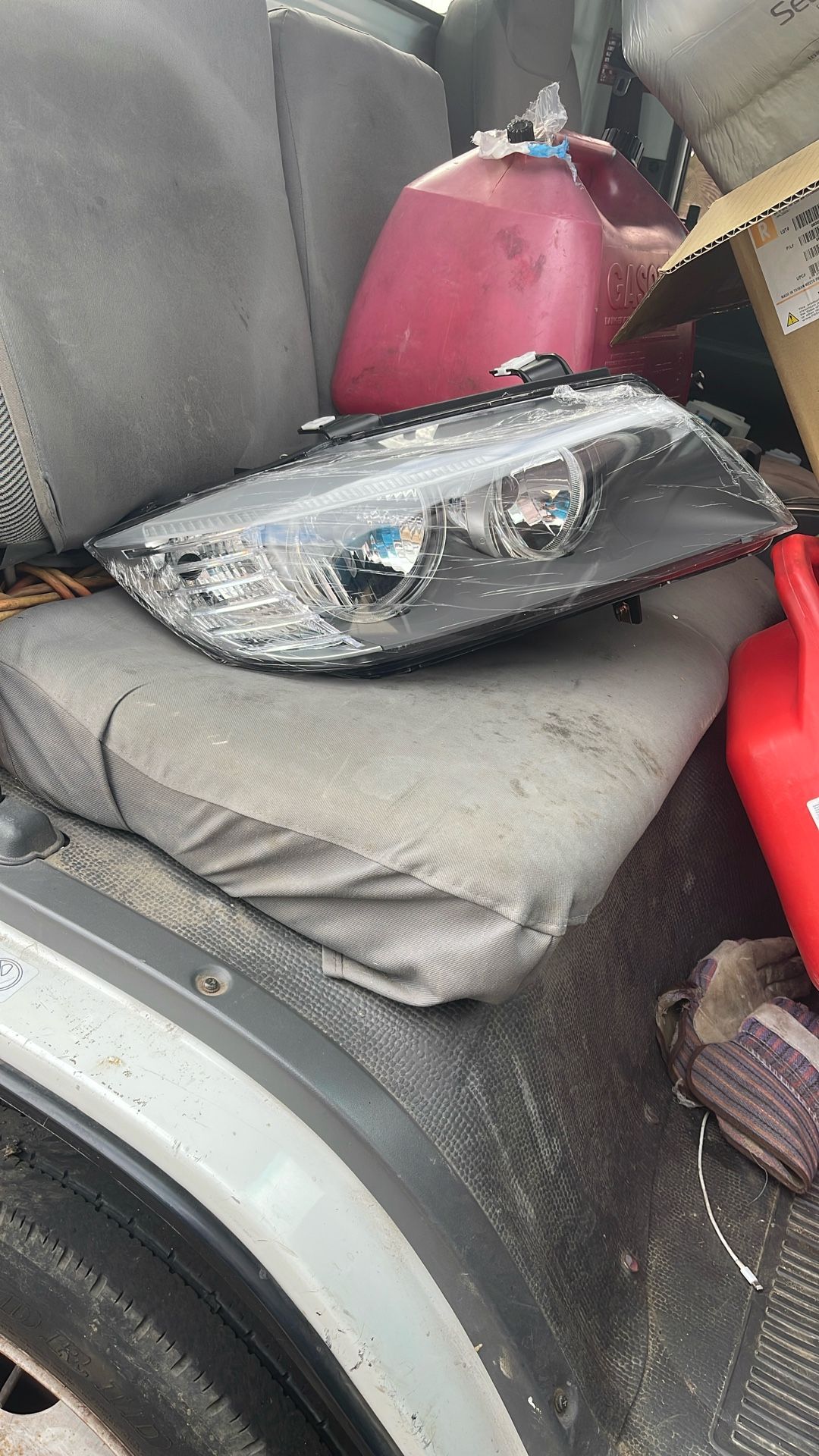 2009-2011 BMW 3 Series Passenger Headlight