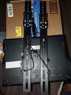 Small TV wall mount $5
