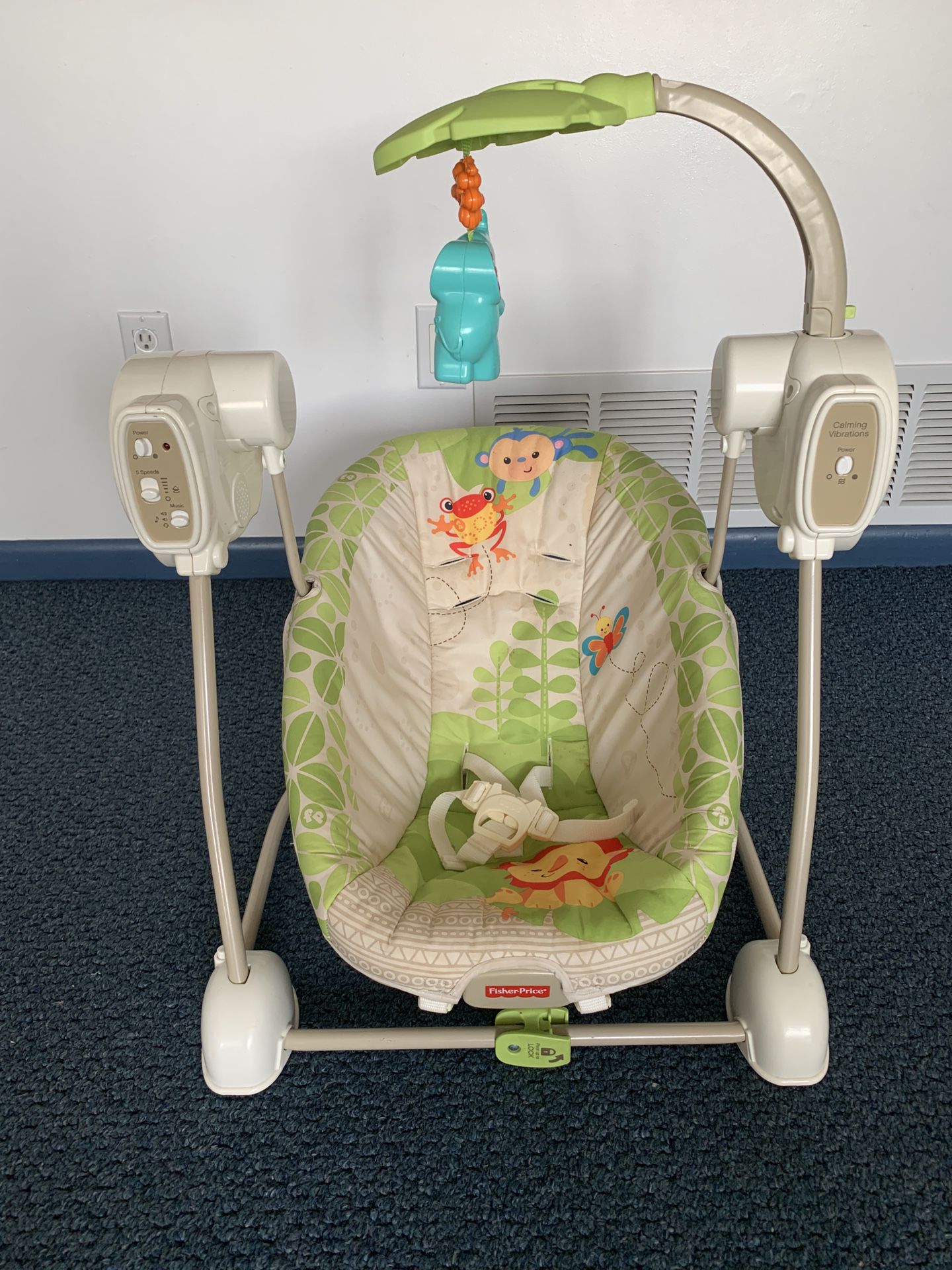 Fisher-Price baby swings/ music, claiming vibrations and 5 swinging speeds