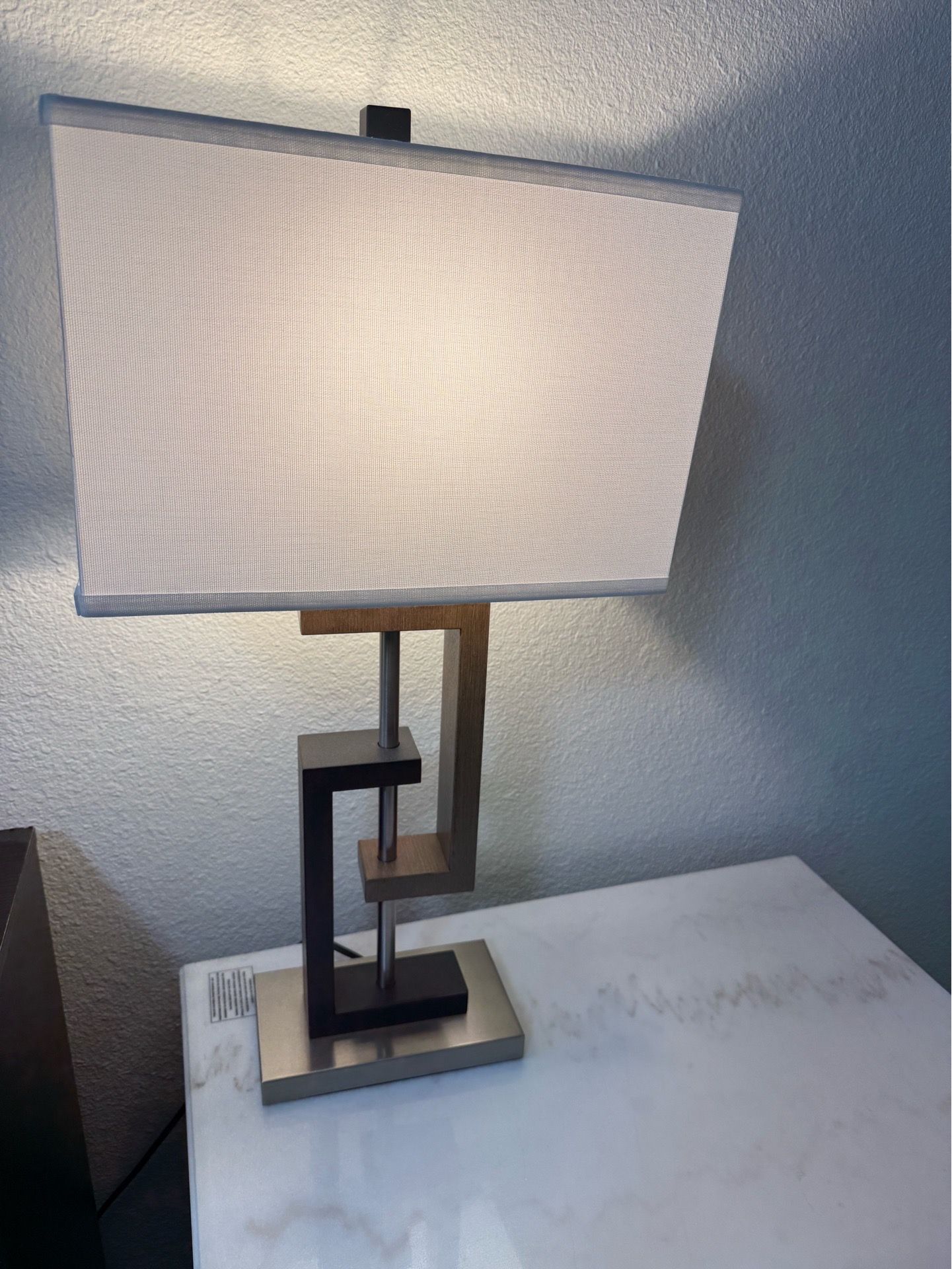 Modern Geometric Table Lamp – Model LA05284T