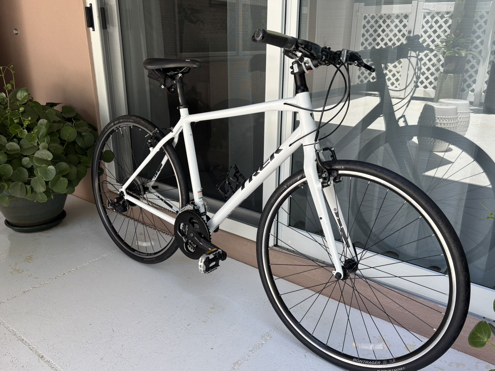 Trek FX3, Bike, Lock, Lights, Bag, Air Pump, Phone Holder, Bottle Holder