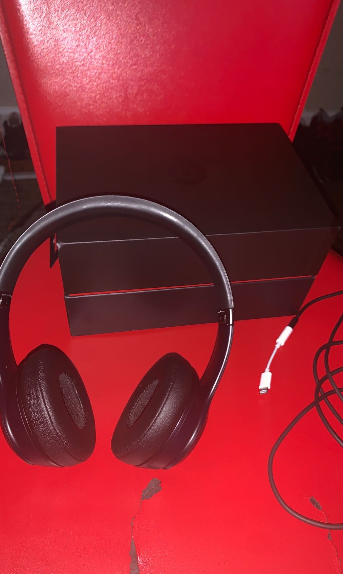 WIRELESS/WIRED BEATS HEADPHONES W/CORD AND ADAPTER