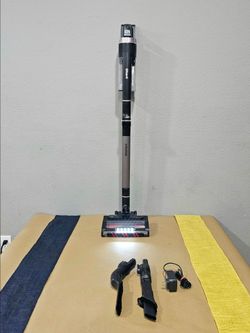 Shark Stratos Cordless Vacuum Douclean  Complete