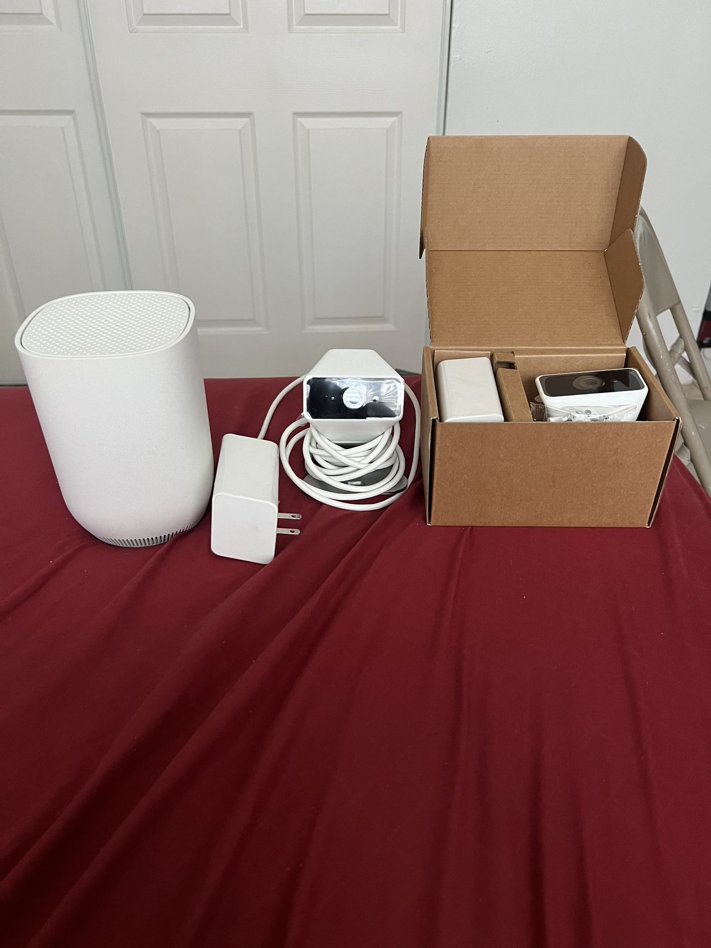 2 XFINITY INDOOR/OUTDOOR CAMERAS WIRED & 1 XFINITY STORM READY WIFI INTERNET BACK UP DEVICE!!!