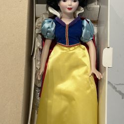 Vintage Walt Disney Snow White Golden 50th Anniversary Collectors Porcelain Doll (1987) 