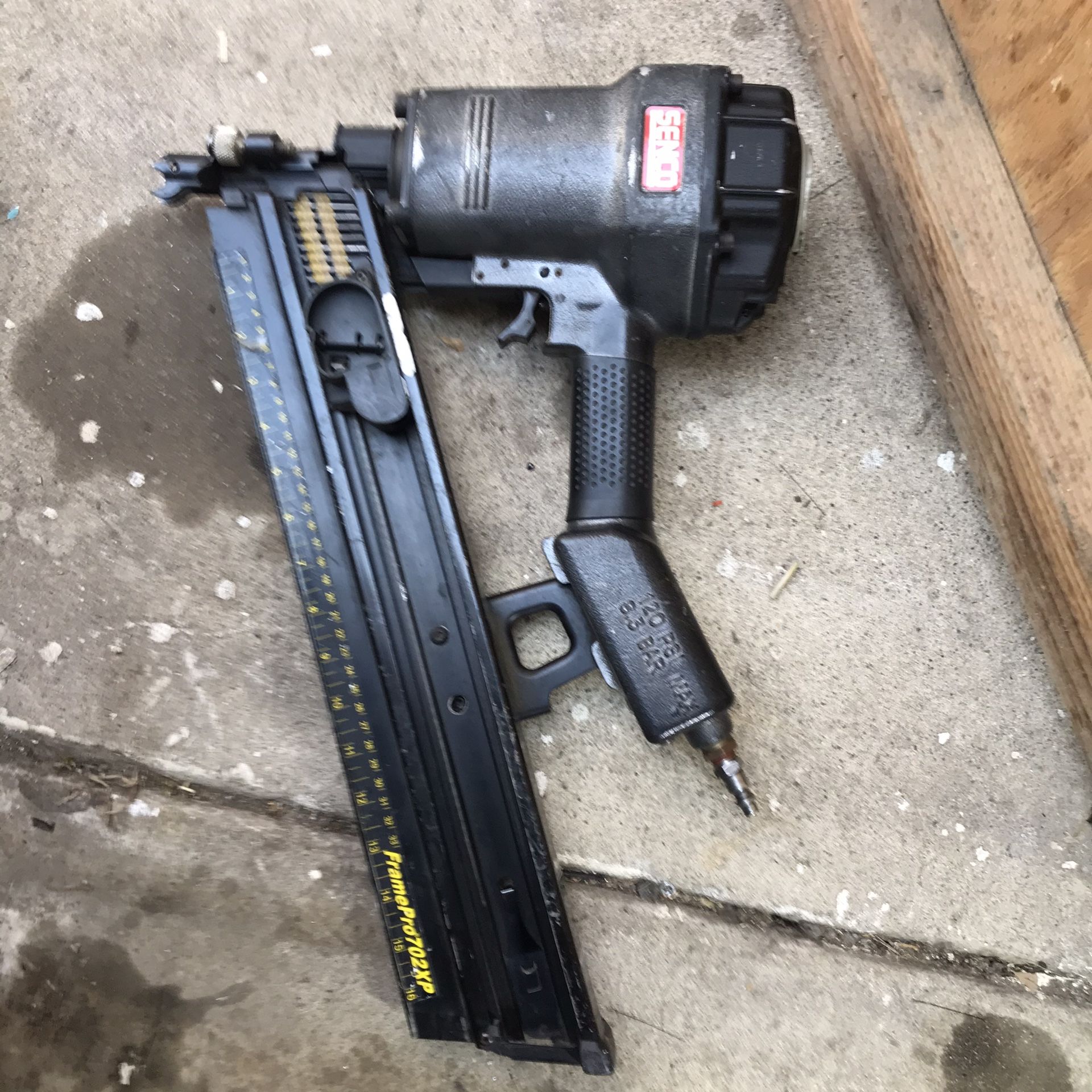 Senco FramePro 702XP Round Head Framing Nailer, 2" to 3-1/2"
