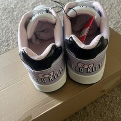 WOMEN’S HELLO KITTY TENNIS SHOES (NEW)