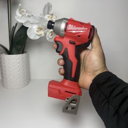 Milwaukee Impact Drill M18
