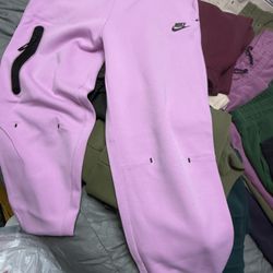 Nike standard fit high-rise women’s joggers Small