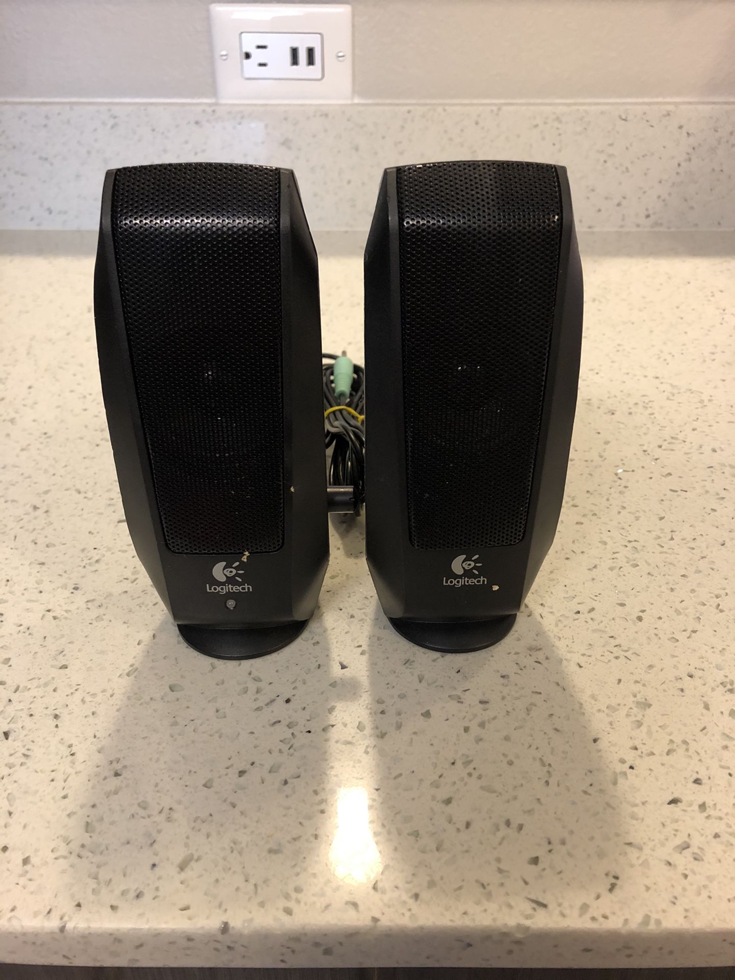 Logitech S120 2.0 Stereo Speakers / computer speaker