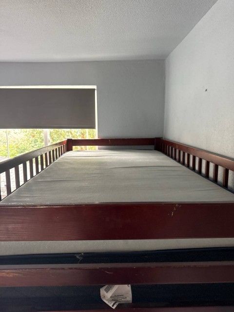 Twin Matress (Had 1 Year)