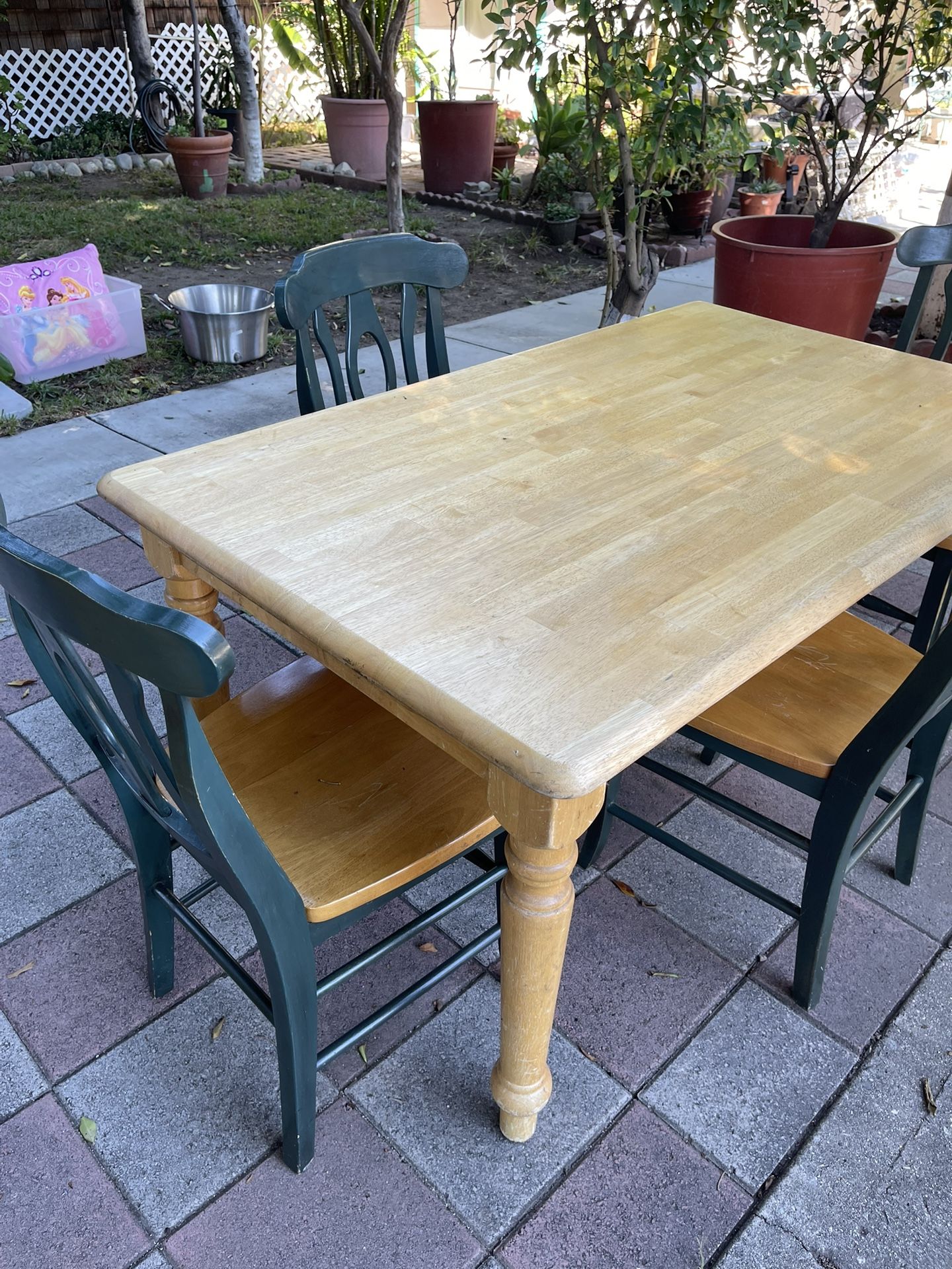 Kitchen Table With (4) Chairs