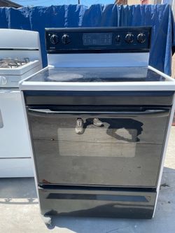 Estufa electrica con buen horno Electric Stove with good oven