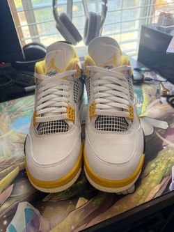Jordan  4 vivid sulfur