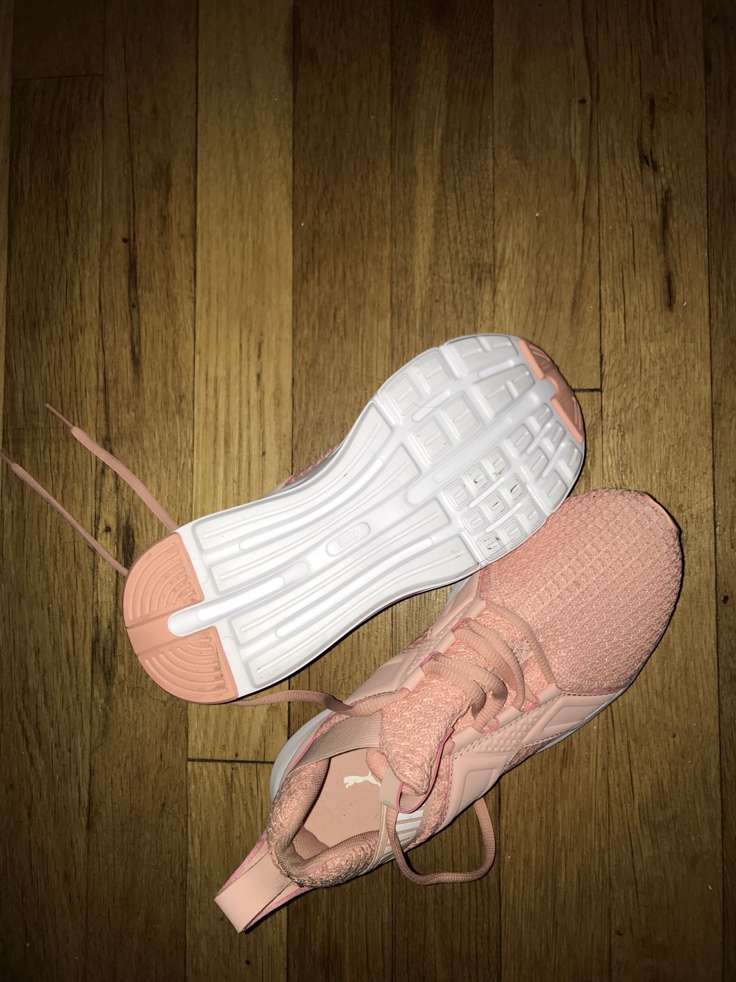Women’s Pink Pumas Size 6