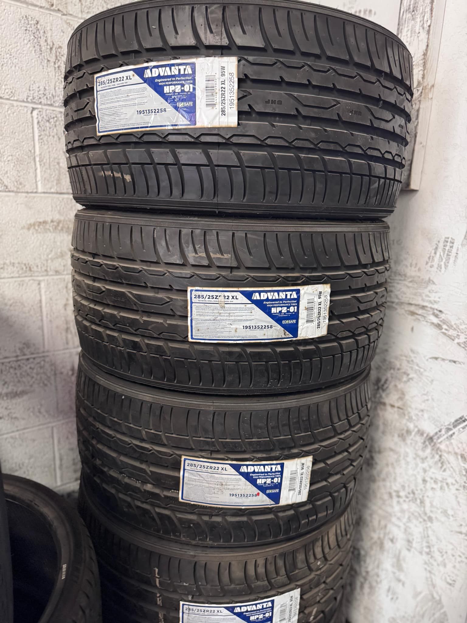 set 4 llantas nuevas 285/25R22 ADVANTA