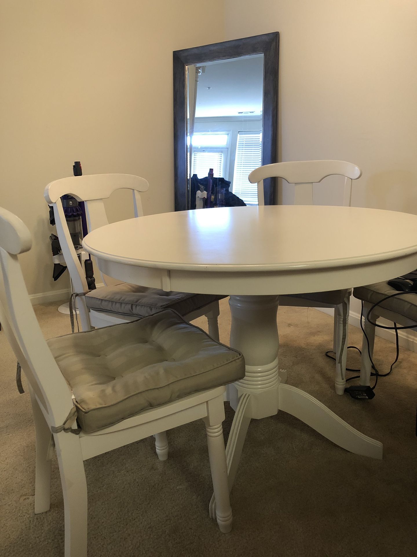 Round Kitchen/Dining Table