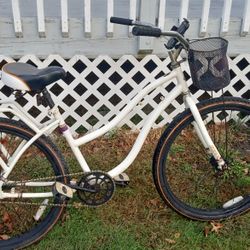 26-in Beach Cruiser Bike With New Chain Basket Back Rack And Cell Phone Holder Ready To Ride