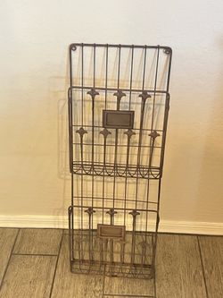 Vintage Style Metal Mail/Magazine  Wall Mounted Holder