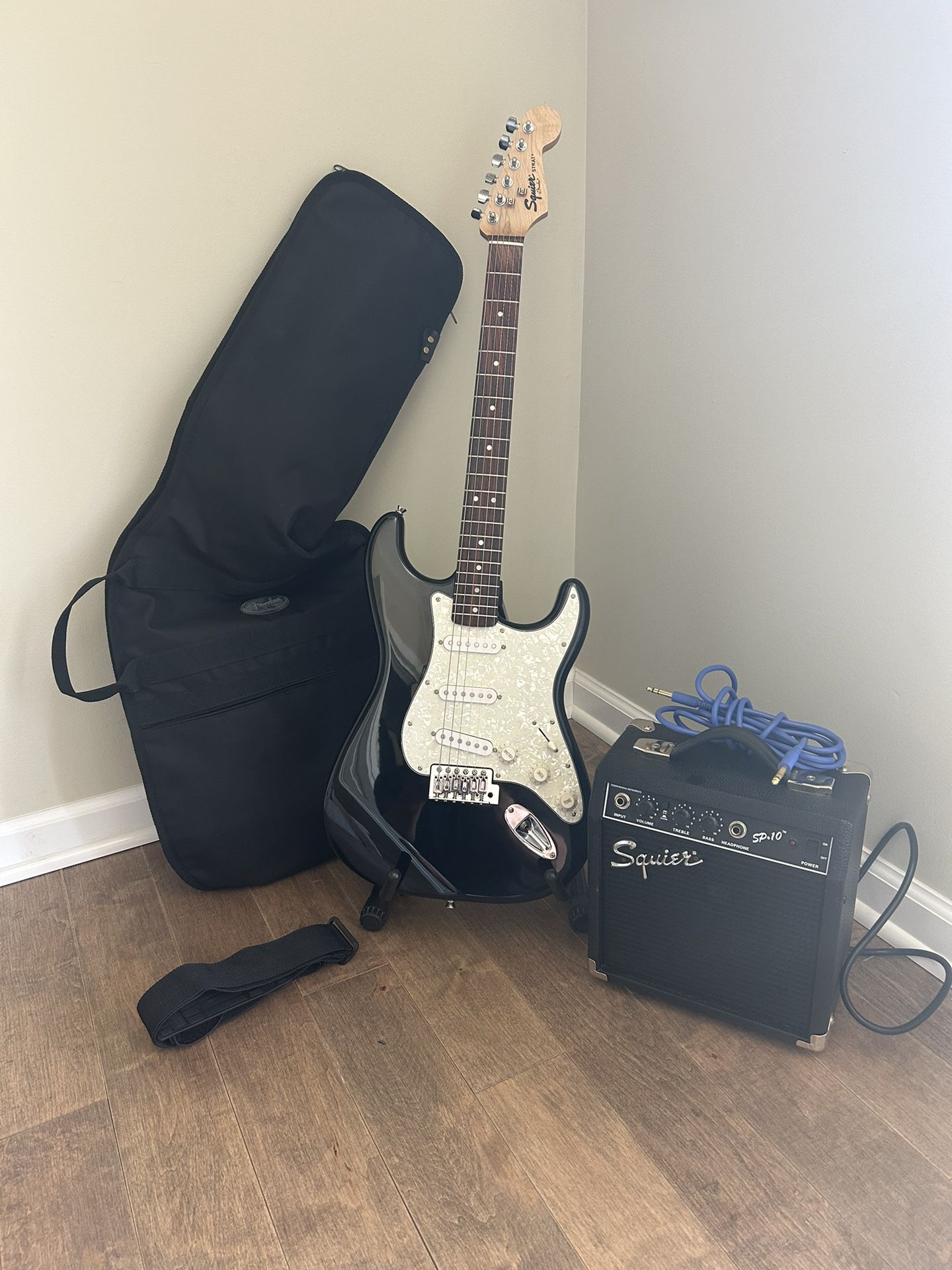 FENDER STRATOCASTER SQUIER PACKAGE 