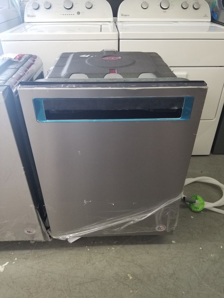 New scratch and dent kitchen aid stainless steel range 1 year warranty