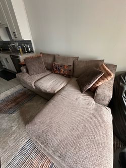 Like New Sectional Couch w/ Chaise Lounge Excellent Condition