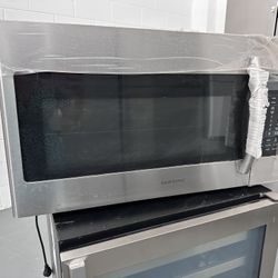 NEW OVER THE RANGE MICROWAVE SAMSUNG STAINLESS 